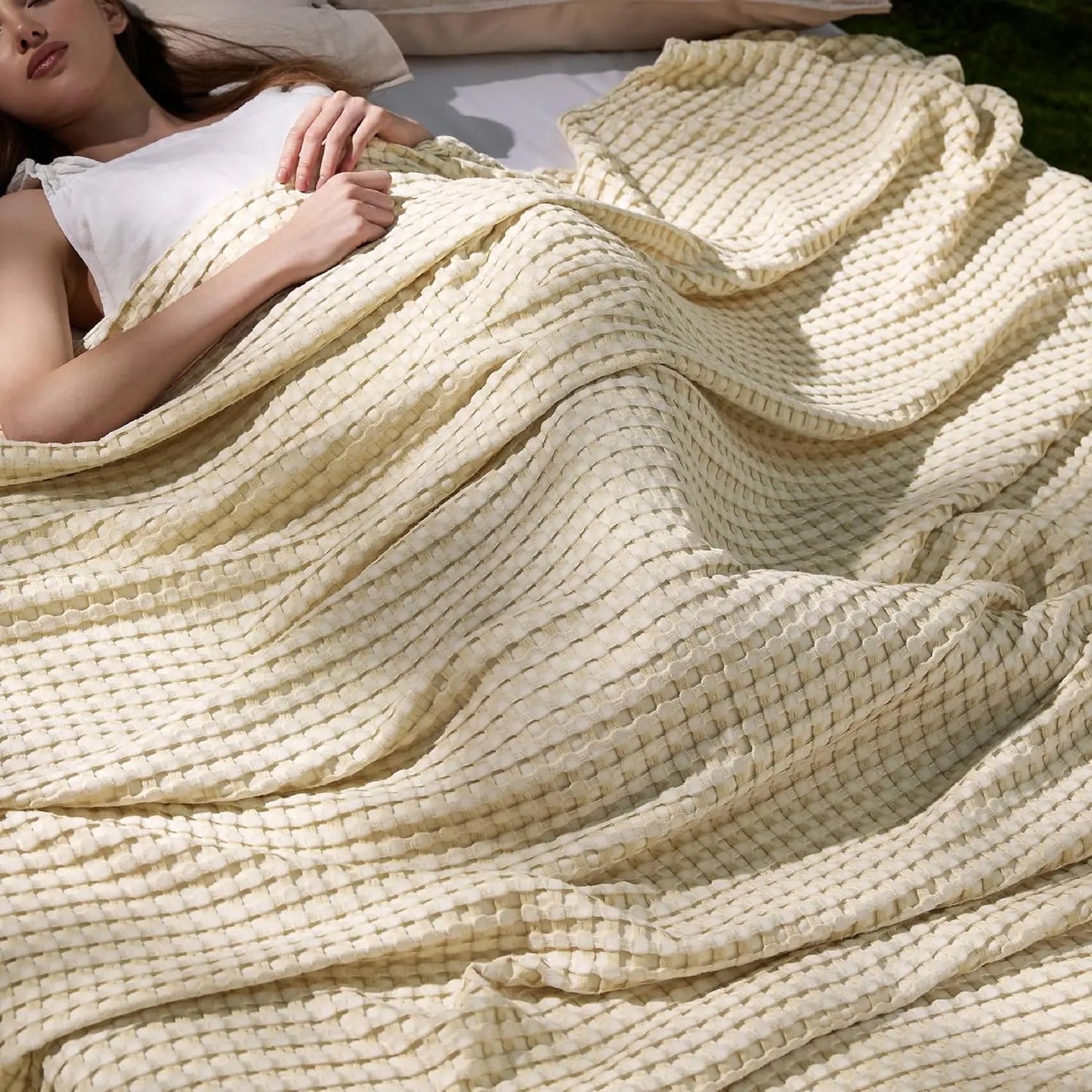 Cooling Bamboo Waffle Blanket, Lightweight Breathable Throw for Hot Sleepers